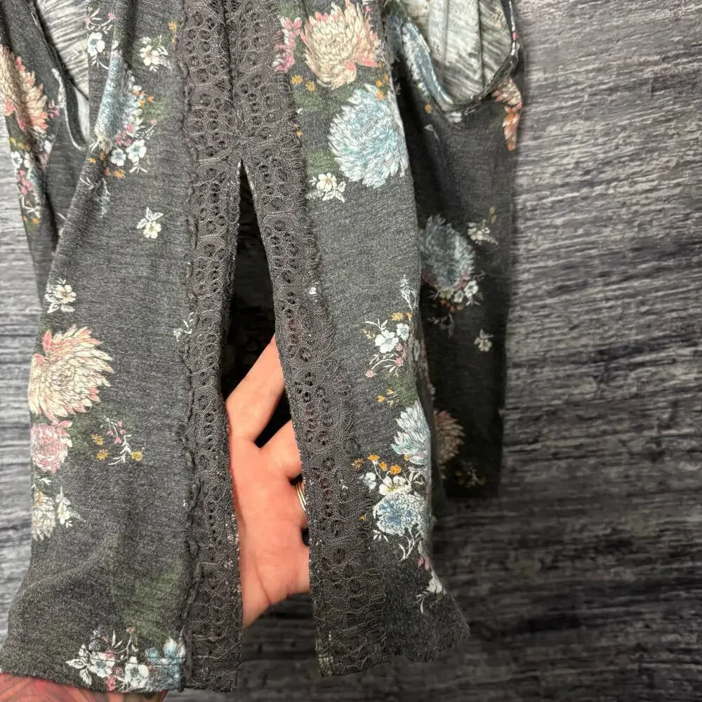 TORRID Gray Floral Sleeveless Lace Inset Split Back‎ Tank Women Size 1 (1x) - Picture 5 of 10